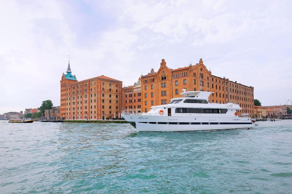 Yacht Sarah Venezia Hotel La Giudecca ภายนอก รูปภาพ